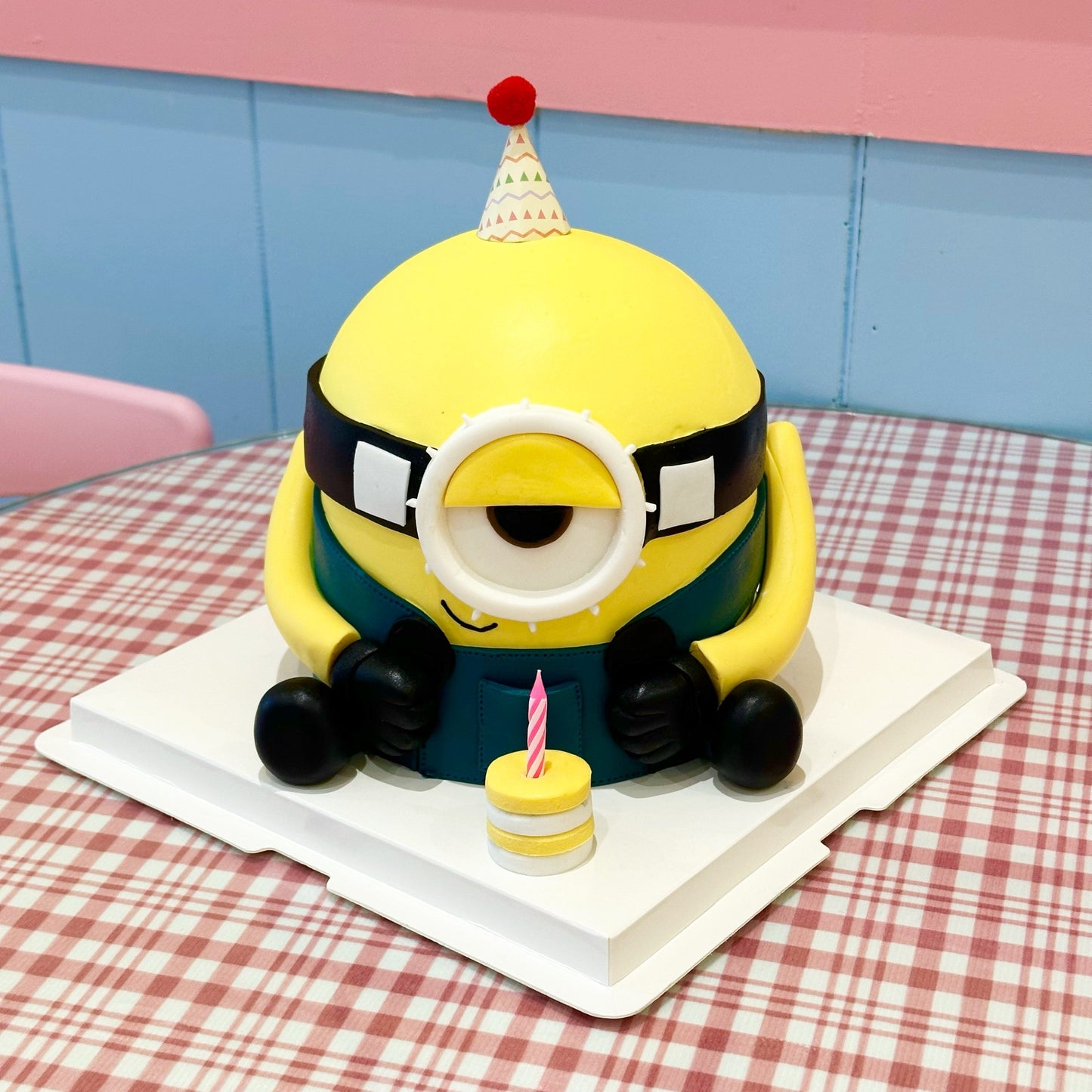 3D minion cake