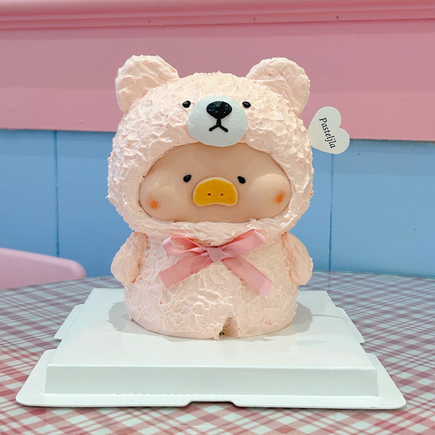3D pink Lulu pig cake 