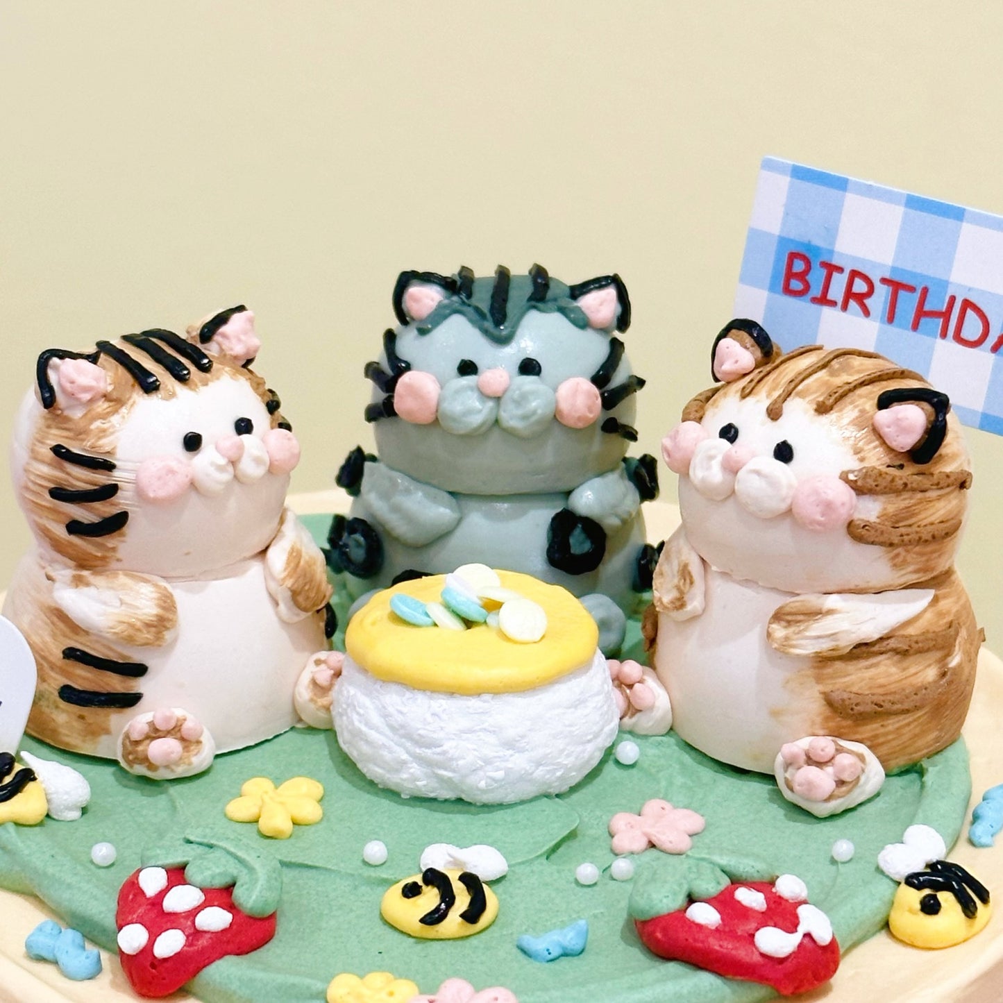 Cutie cats cake