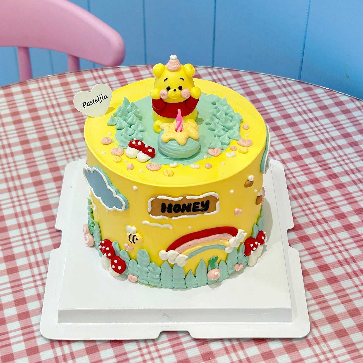 Pooh garden cake