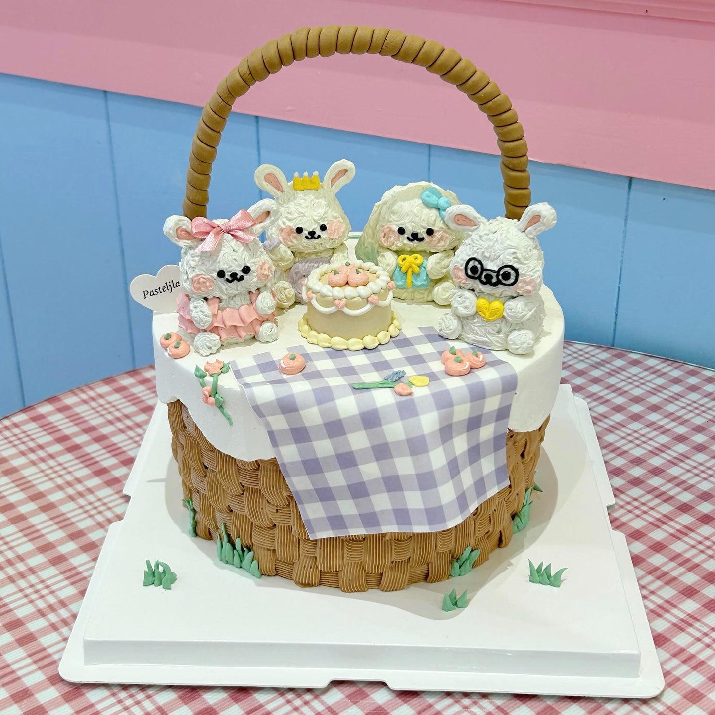 Animal picnic cake