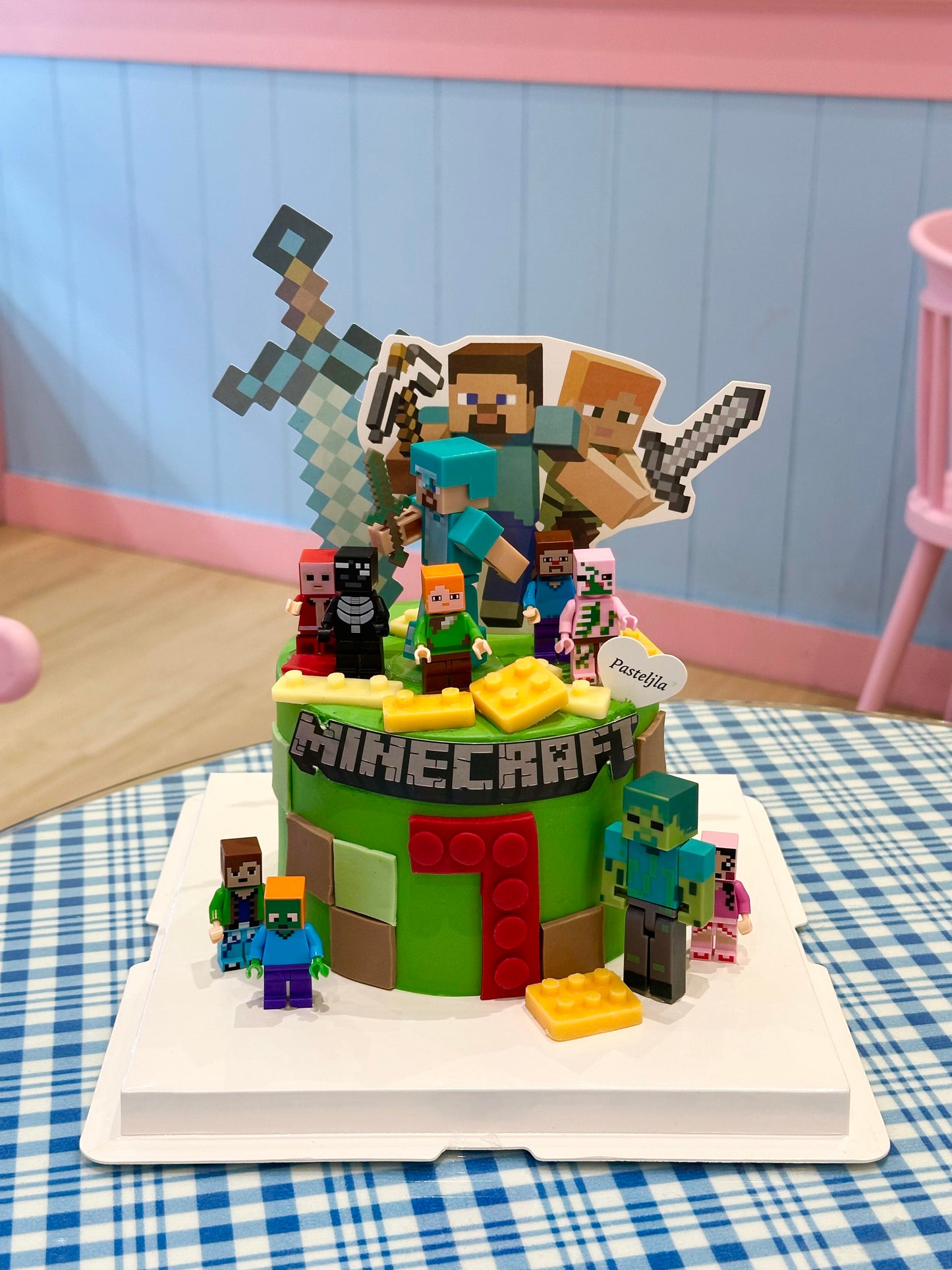 Minecraft cake