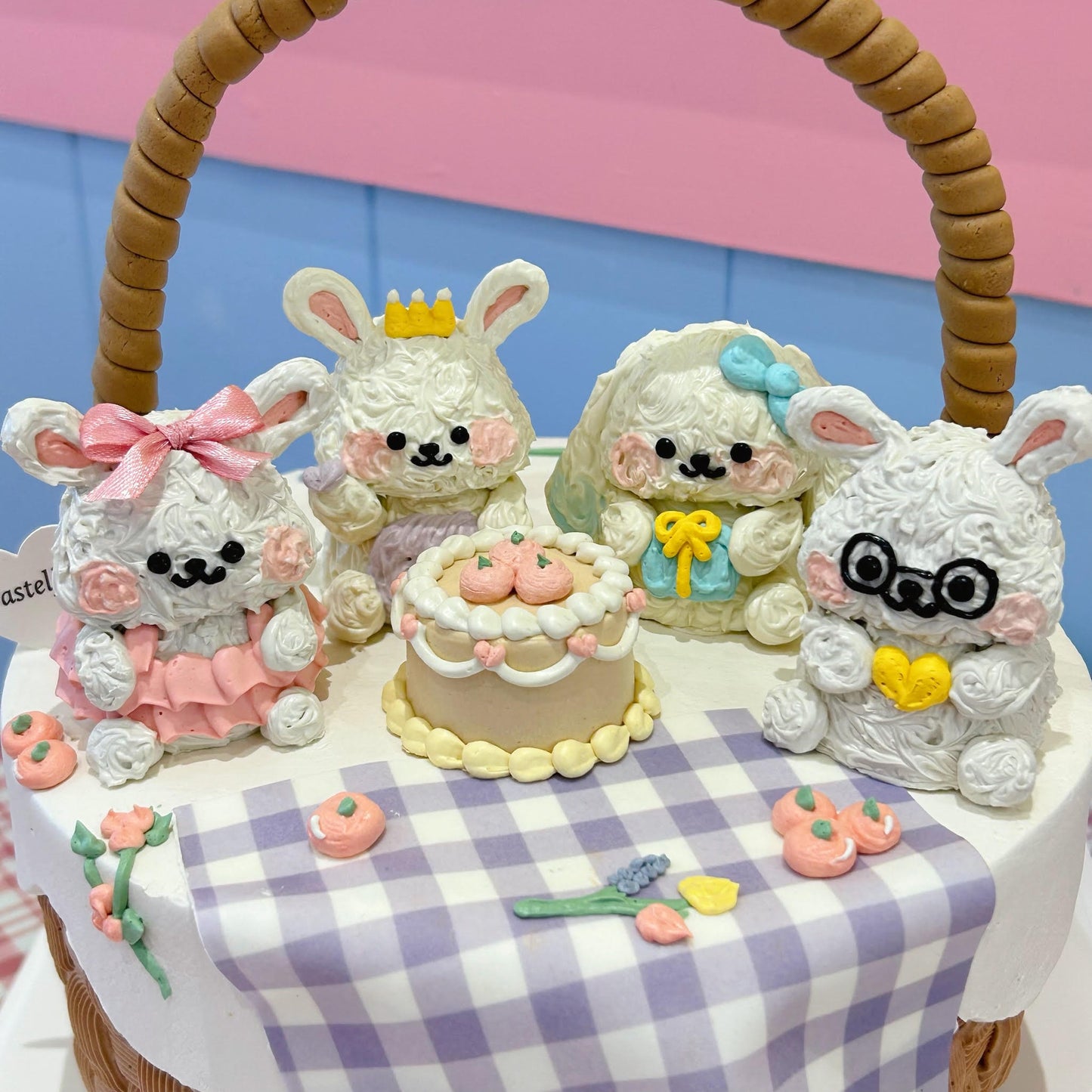 Animal picnic cake