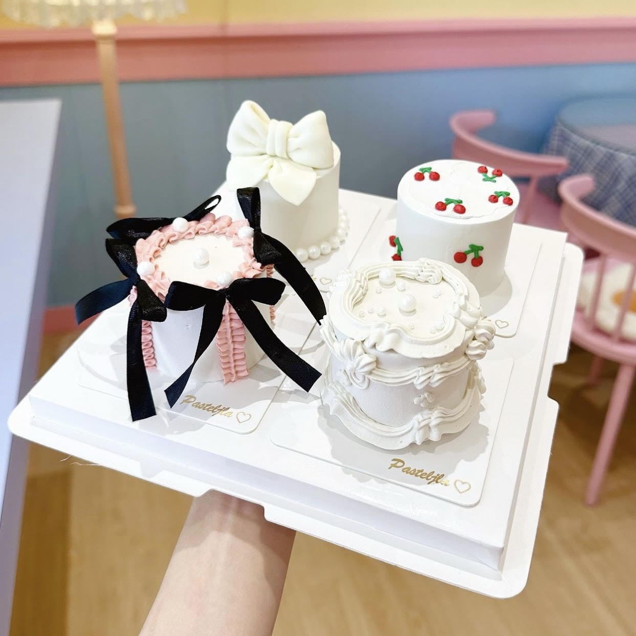 Classy tiny cake set