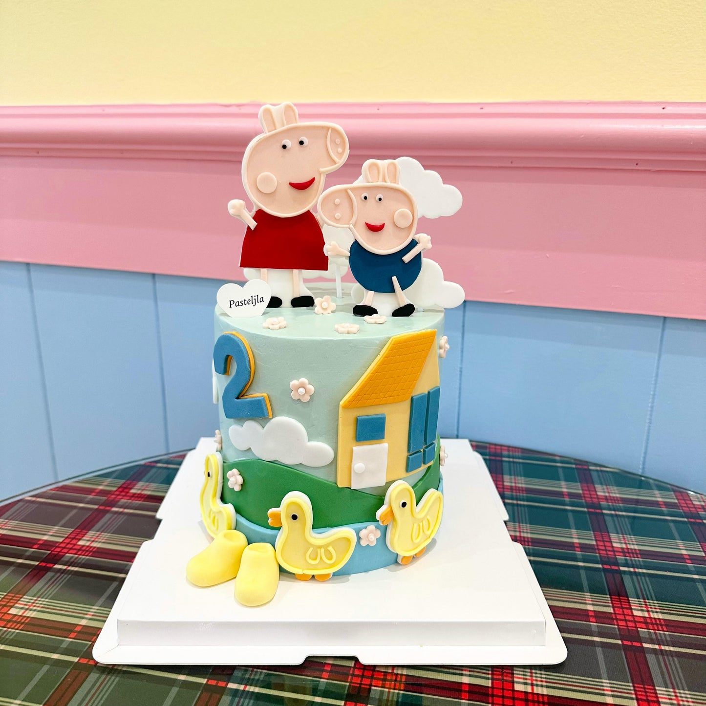 Peppa pig cake