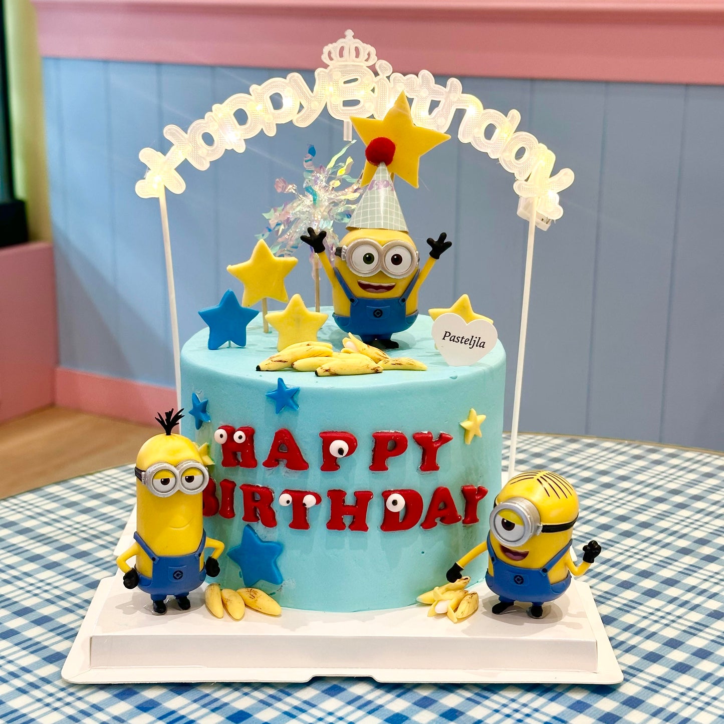 Minion cake