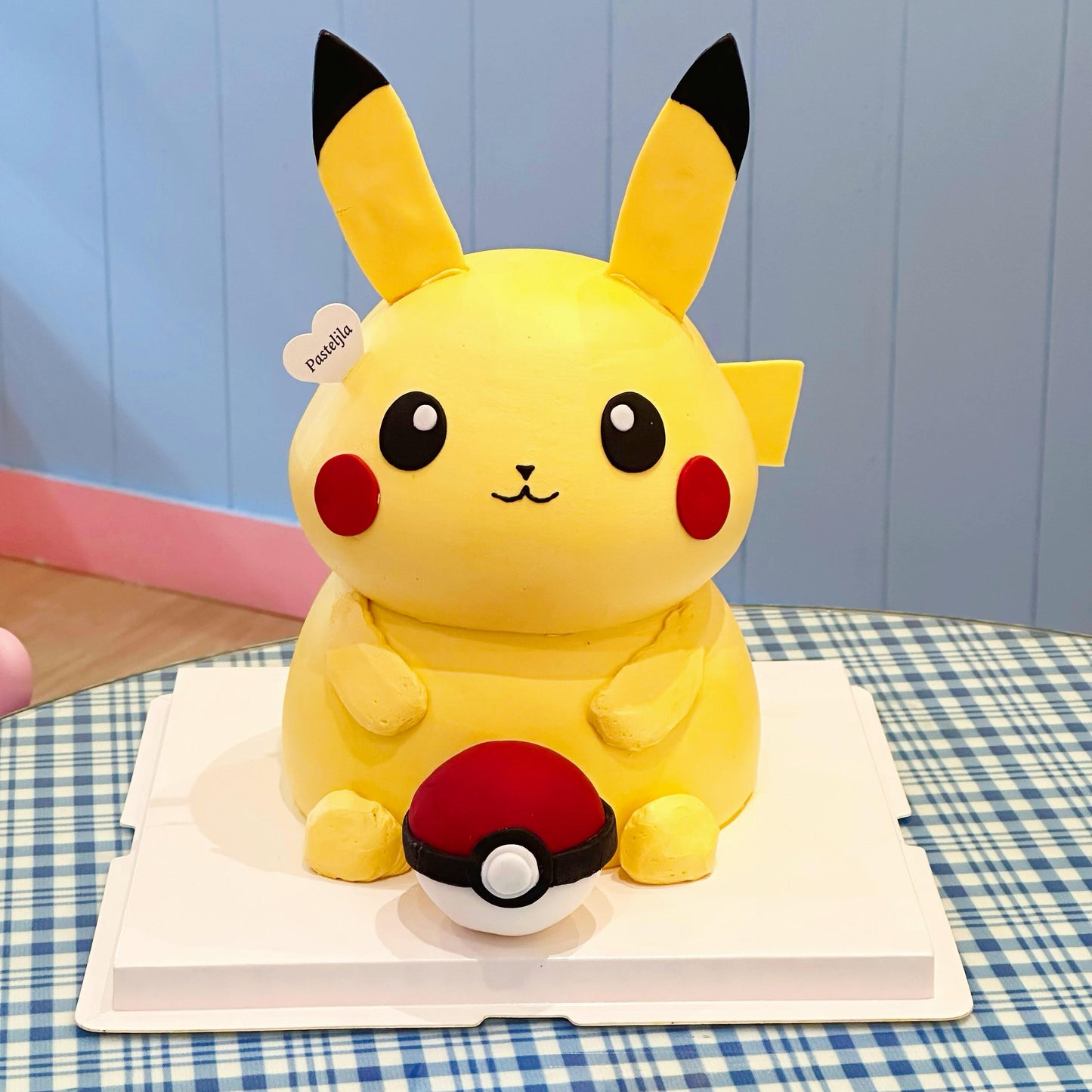 3D pikachu cake