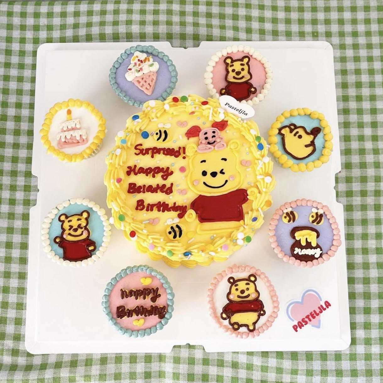 Winnie the Pooh cake + Cupcakes set