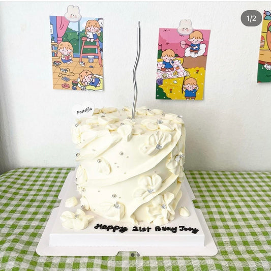 White Vintage Cake