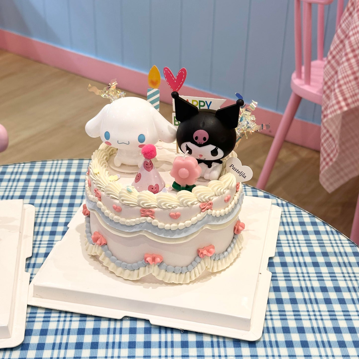 Cinnamoroll and Kuromi cake