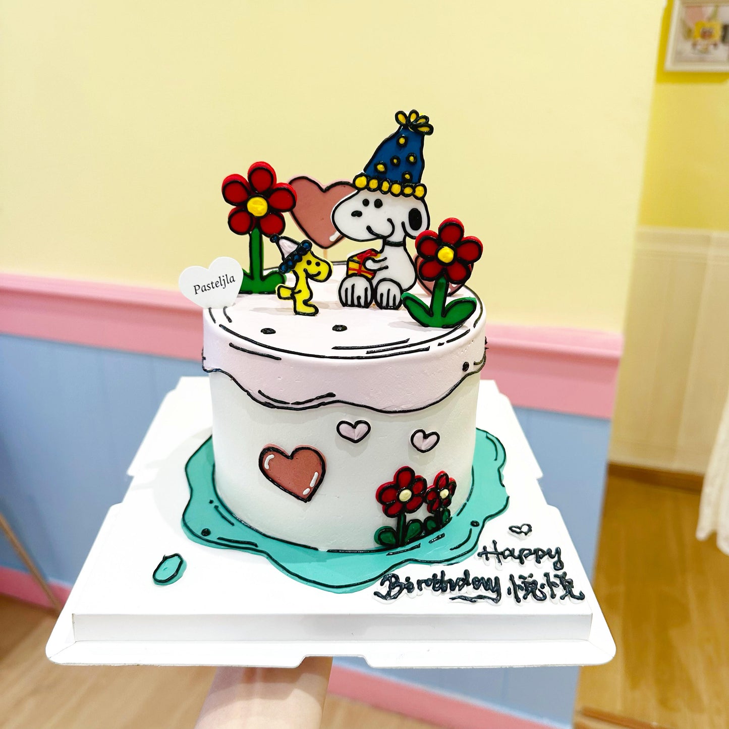 2D comic snoopy cake