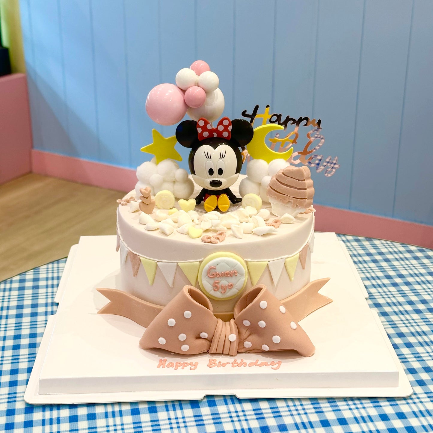 Minnie Mouse cake