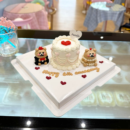 Tiny Cake for Couple Bear