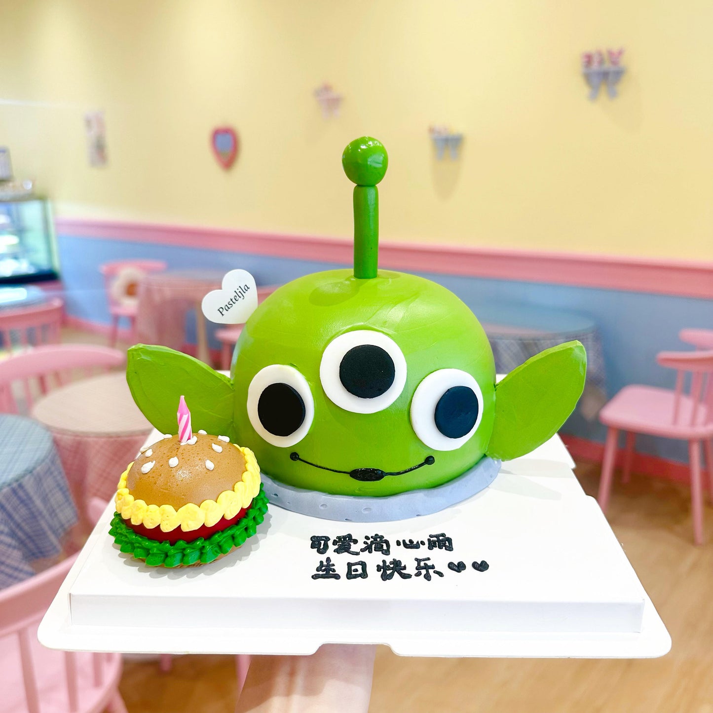 Three eye alien cake