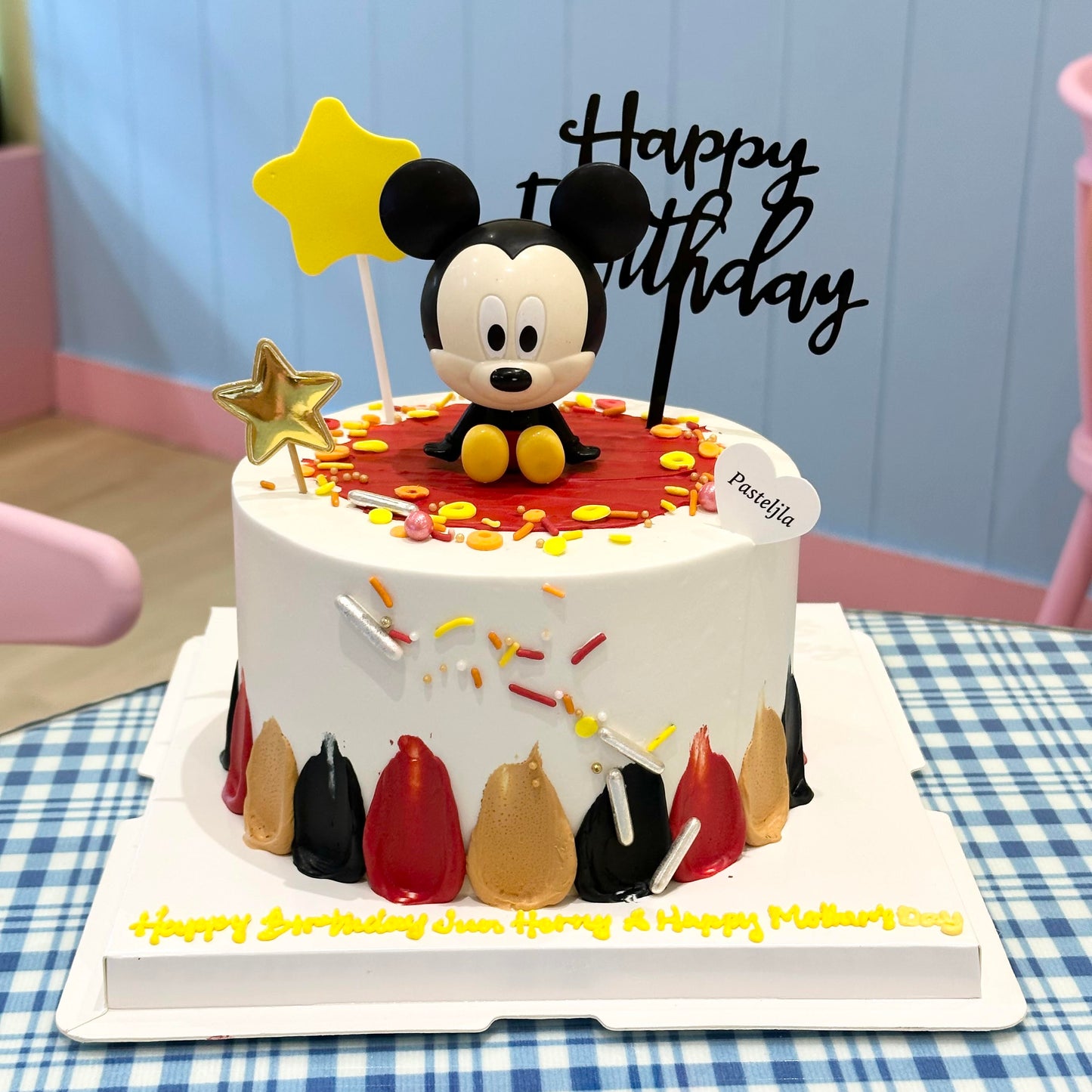 Mickey Mouse cake