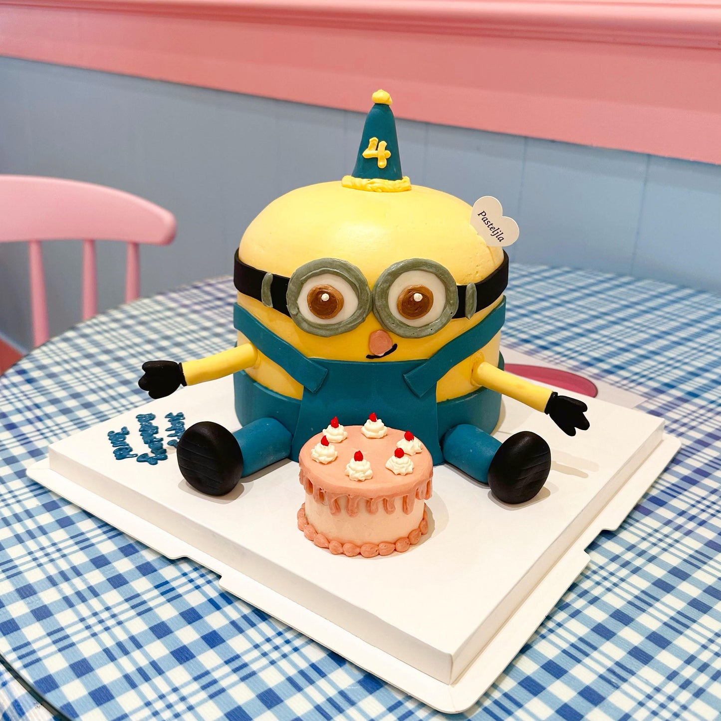 3D minion cake