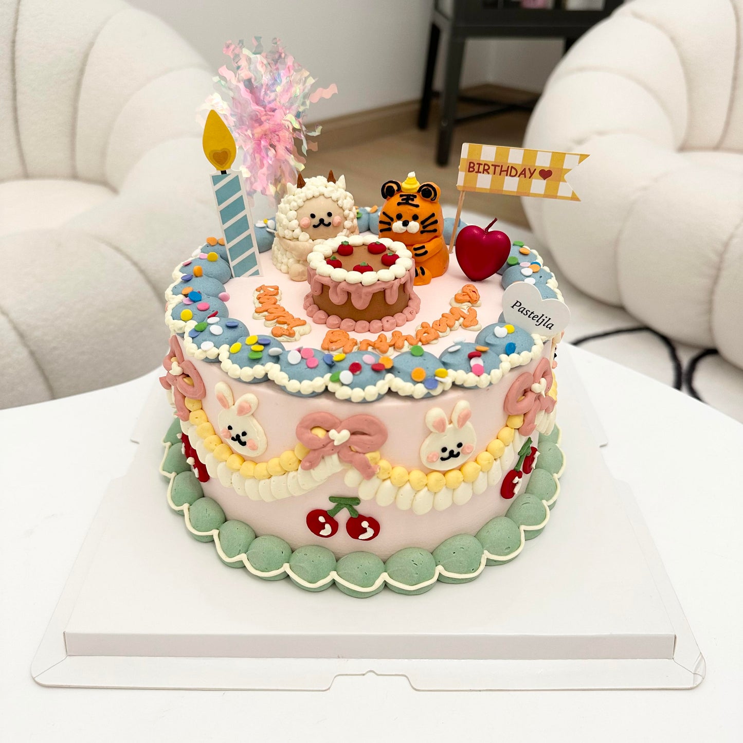 Pasteljla Vintage Animal Party Cake