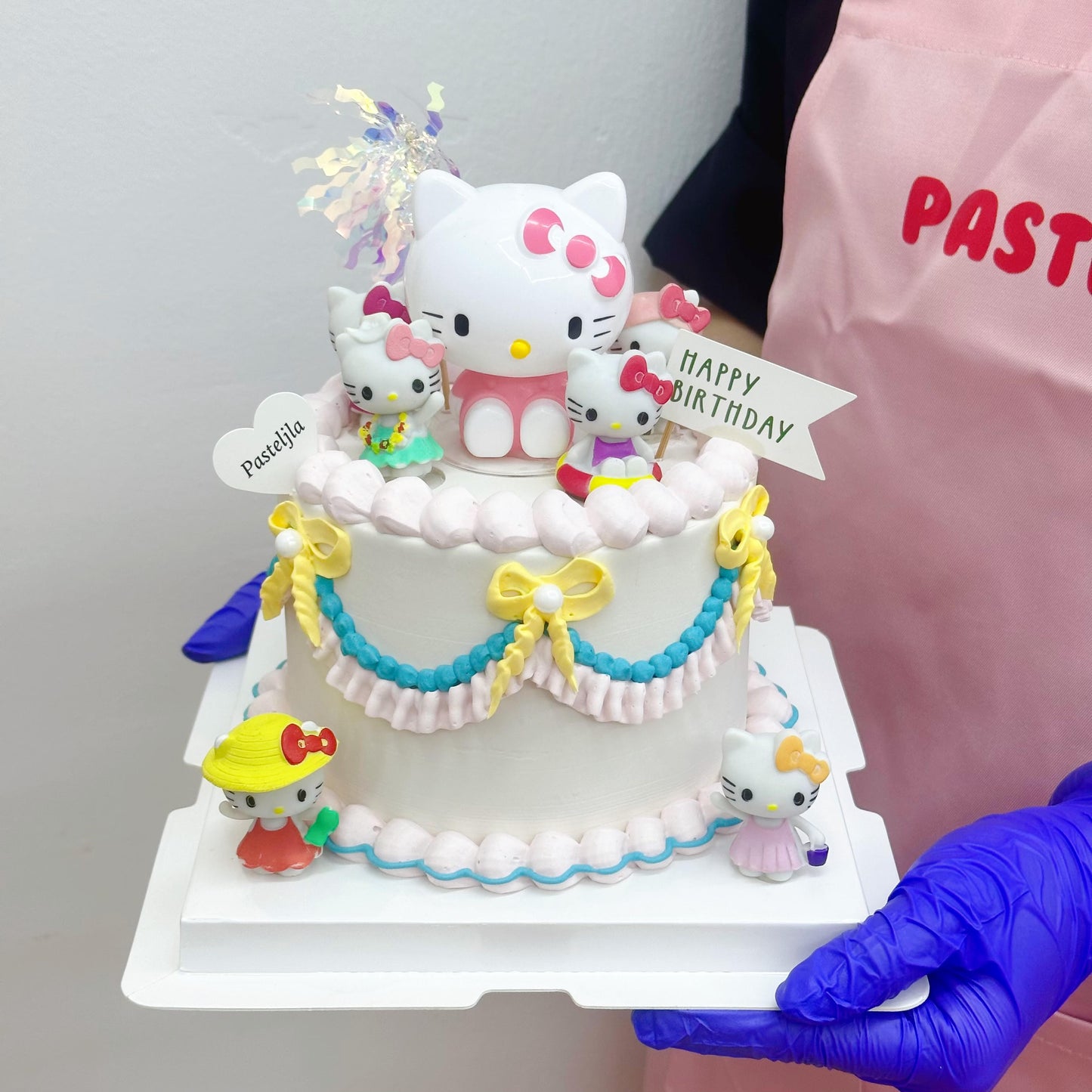 Hello kitty cake