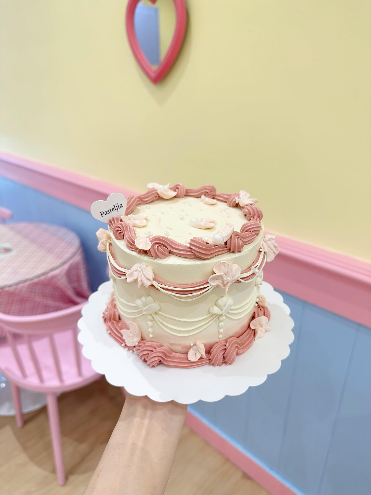 Caryn Vintage Cake