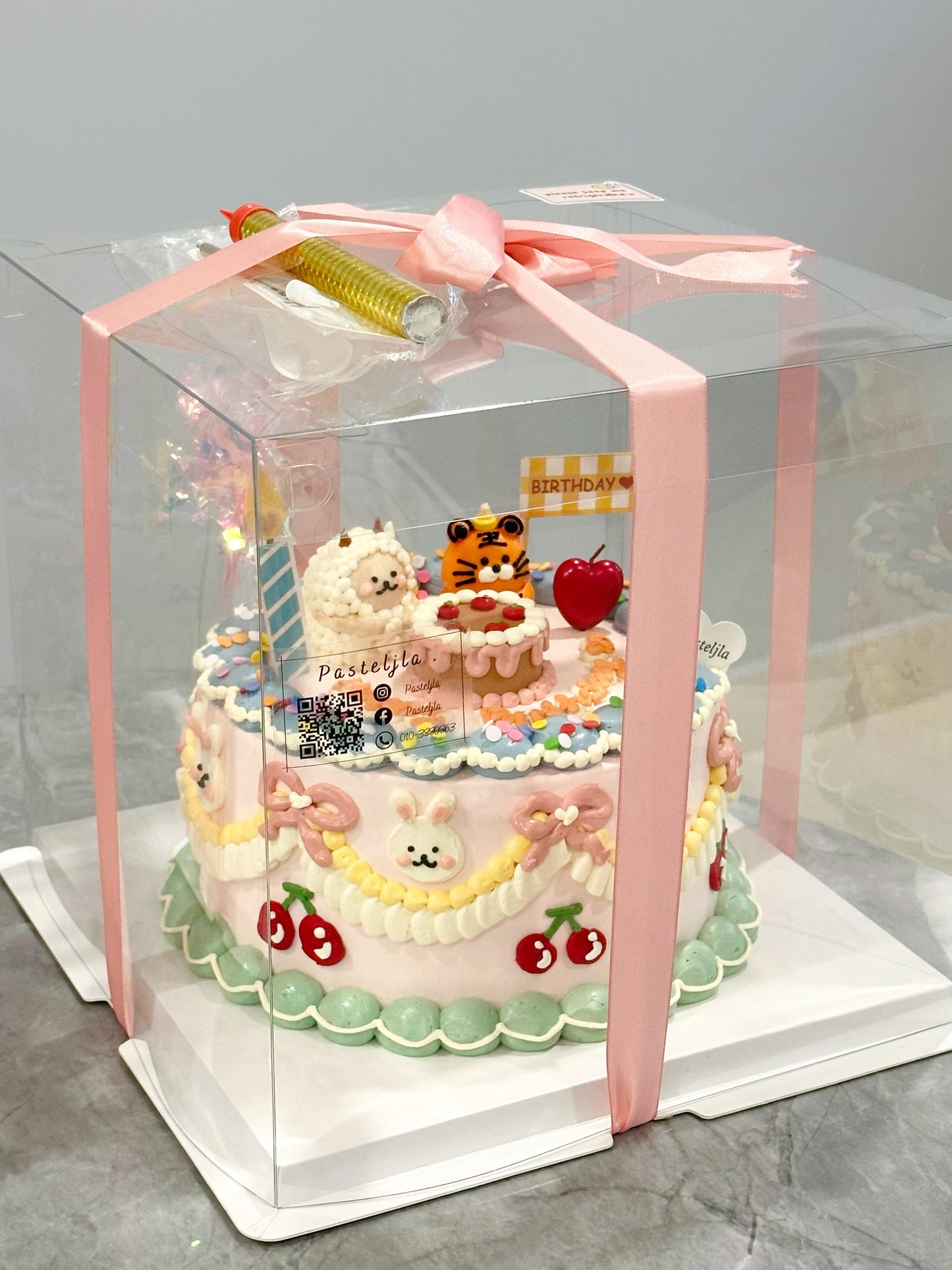 Pasteljla Vintage Animal Party Cake