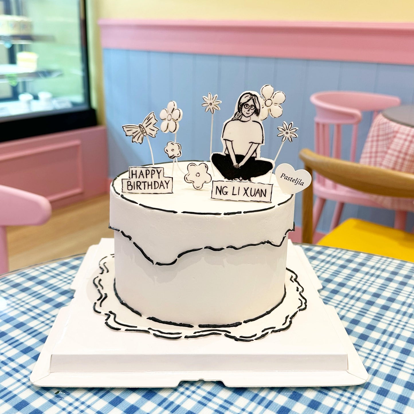 2D Comic Black and White Cake