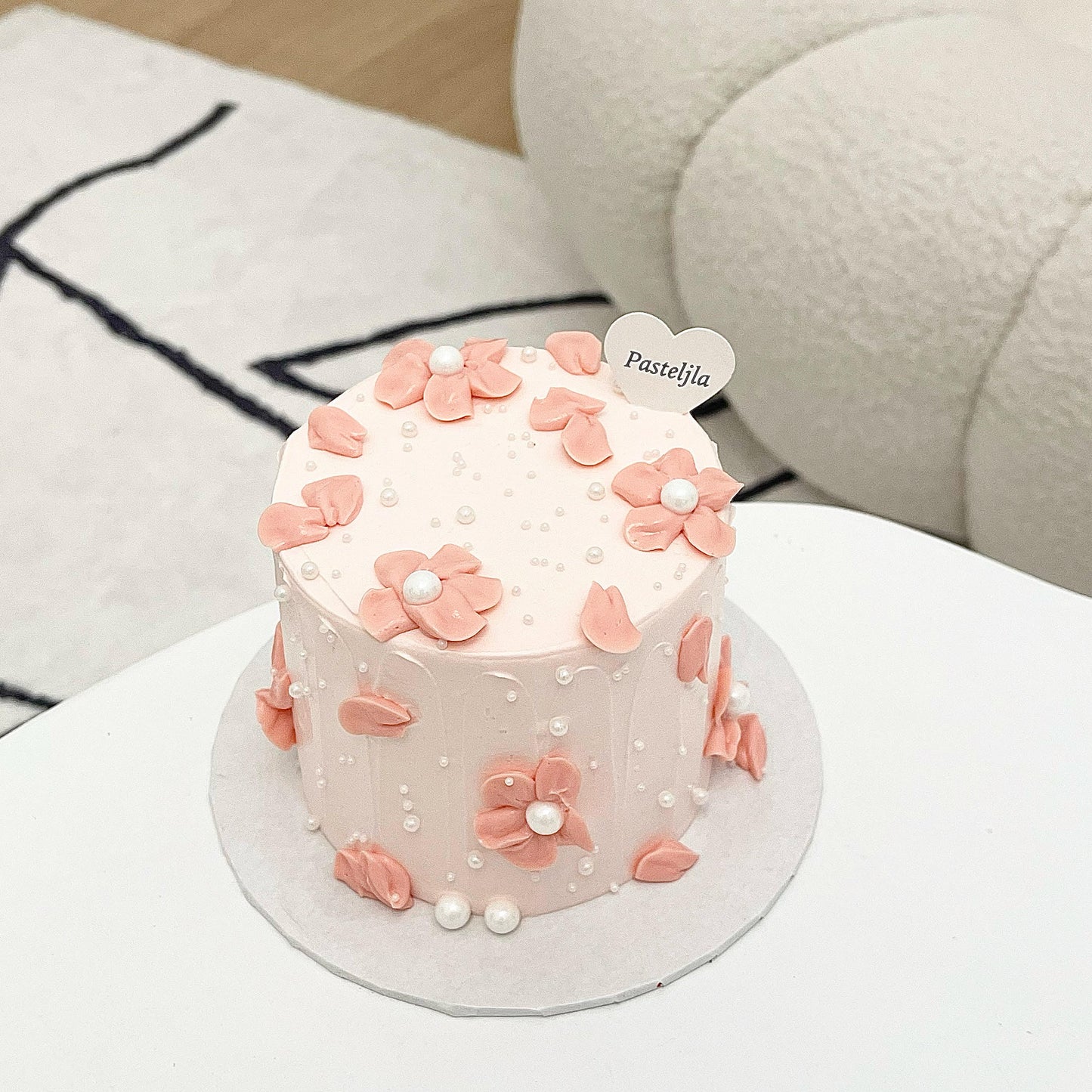 June floral Vintage Cake