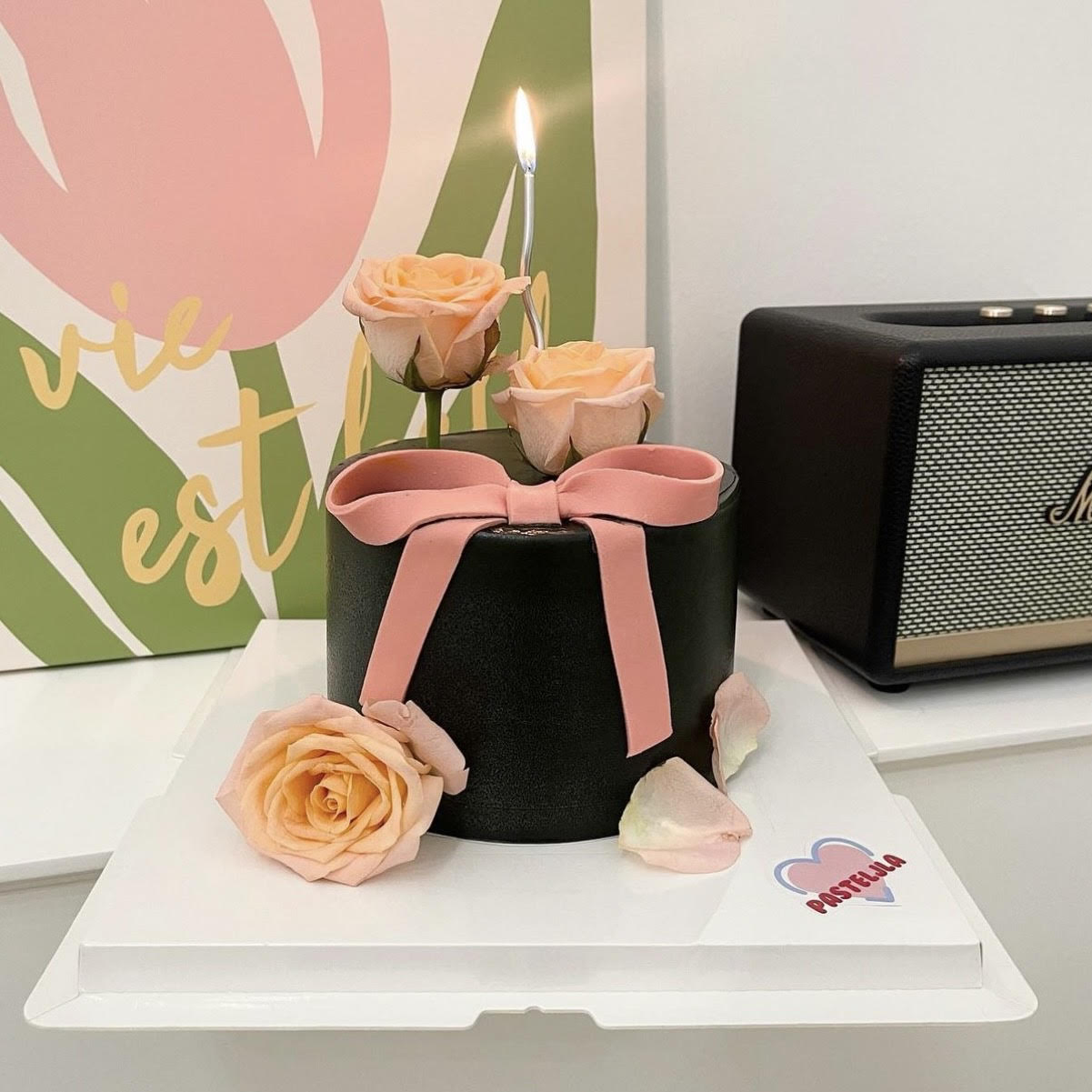 Romantic Black and Peach Rose Cake