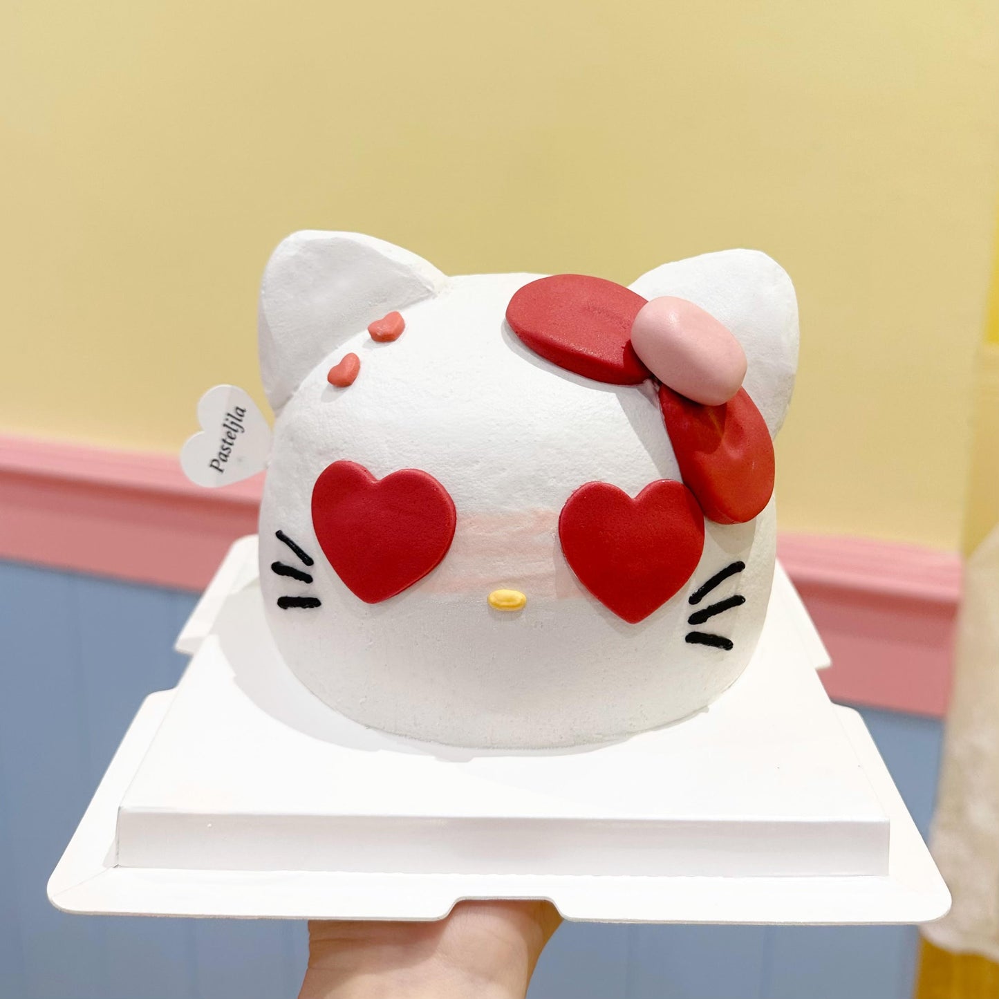 3D hello kitty cake