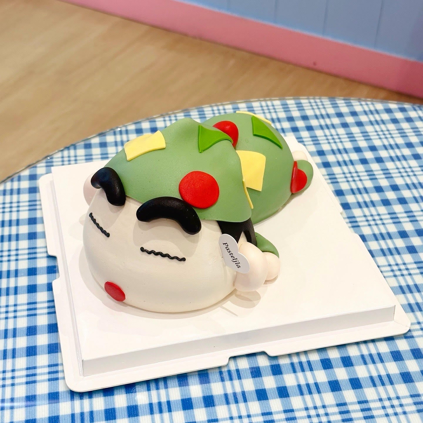 3D sleeping Shinchan cake