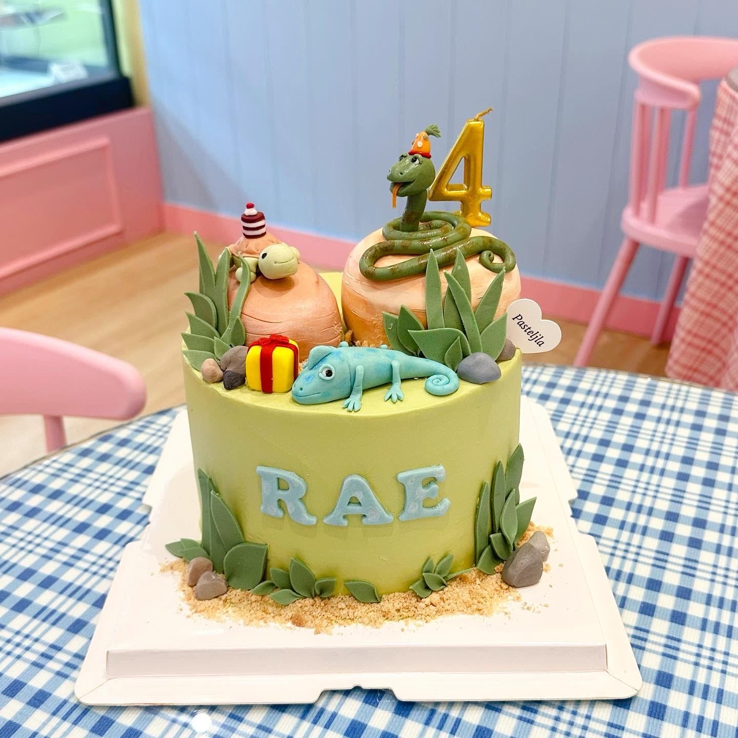 Reptile cake